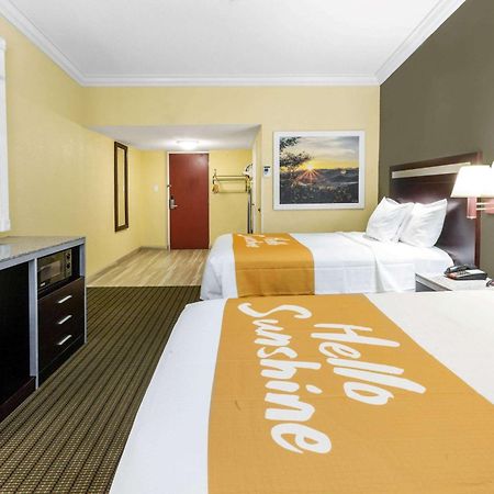 Days Inn By Wyndham Nanuet / Spring Valley Екстер'єр фото