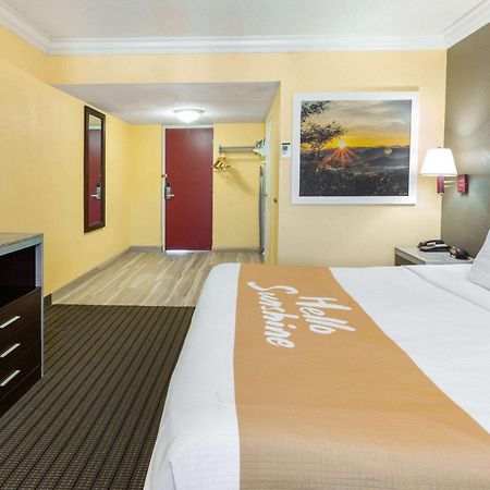 Days Inn By Wyndham Nanuet / Spring Valley Екстер'єр фото