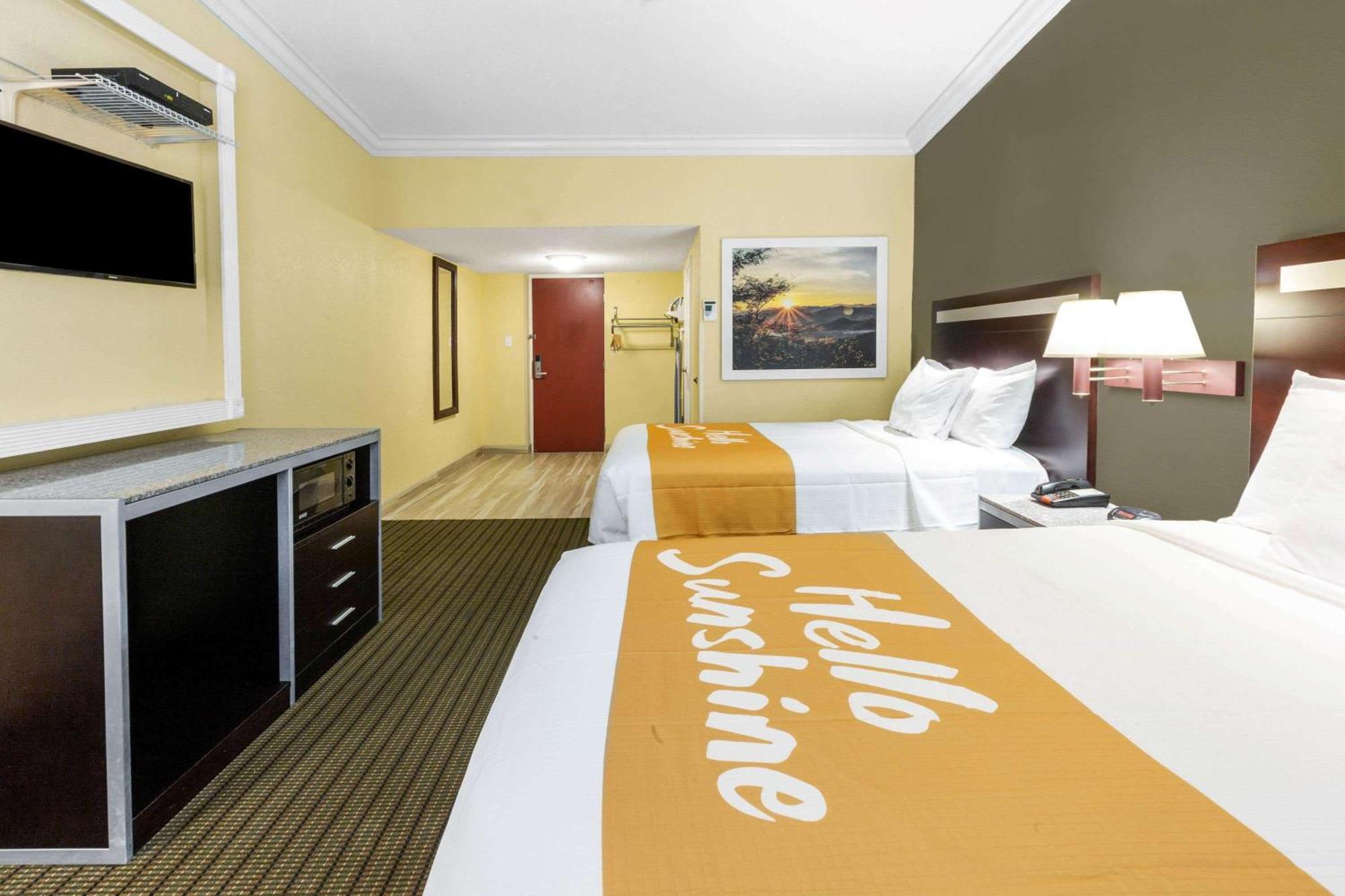 Days Inn By Wyndham Nanuet / Spring Valley Екстер'єр фото